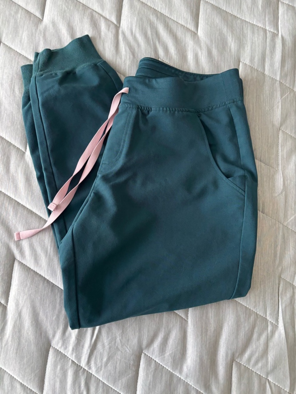 Women’s Figs Zamora jogger- Caribbean Blue size Medium petite
